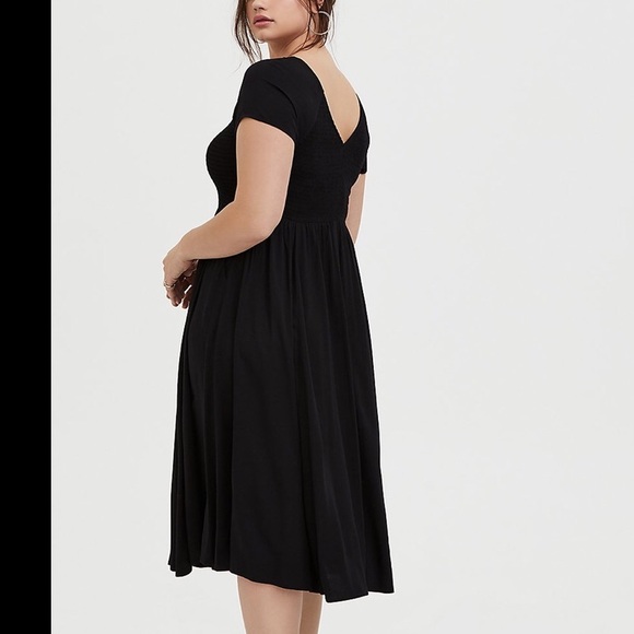 ISO LIKE NEW OR NWT TORRID 0X or1x - Picture 2 of 2